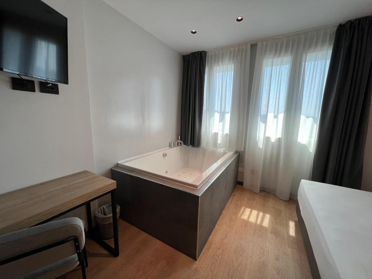 King Room Spa Bath