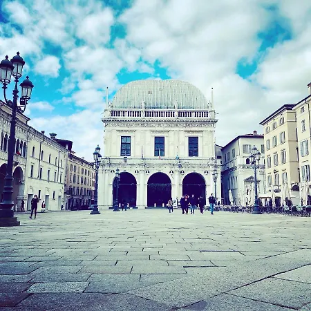 Appartamento Piazza Loggia - Affitti Brevi Italia-3